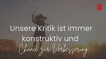 Text auf einem Bild mit einem Kind in einem Hexenkostüm bei Sonnenuntergang: 'Unsere Kritik ist immer konstruktiv und Chance zur Verbesserung.'