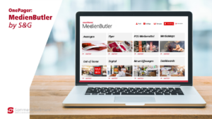 Laptop auf einem Tisch mit geöffneter Website, die verschiedene Medienangebote wie Anzeigen, Flyer und POS-Materialien zeigt, mit der Überschrift 'MedienButler'.